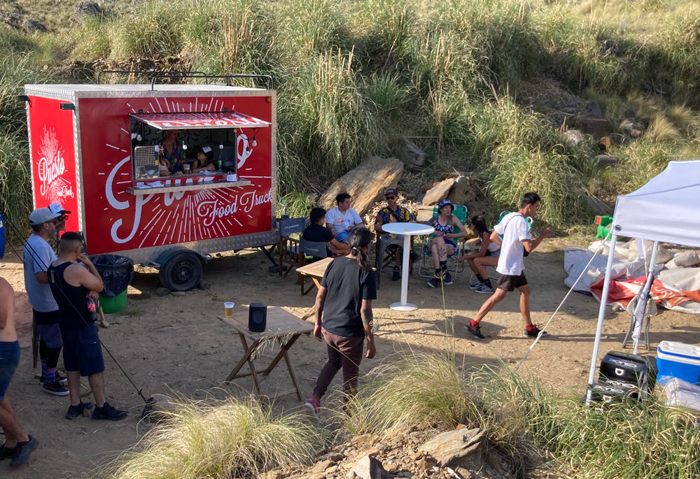 Puesto de comida de Soma en un evento al aire libre